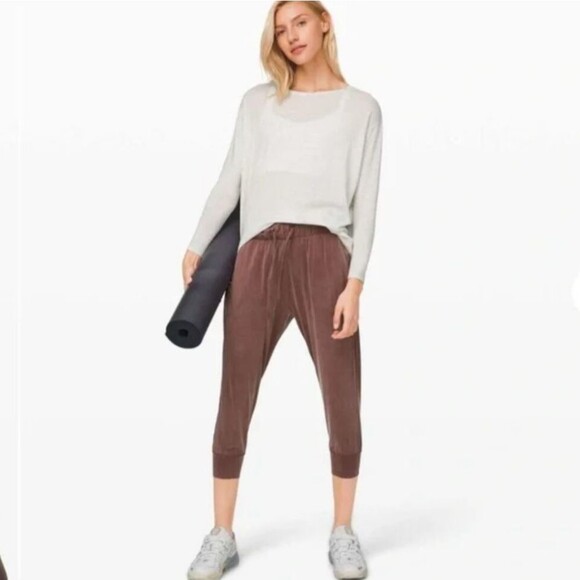 Lululemon Lost in Leisure Crop Jogger *Antique Bark* purple 4 - Picture 1 of 10
